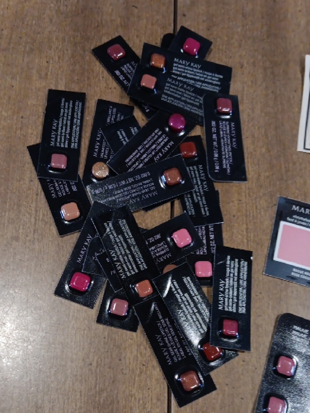 Mary Kay Sample Pack — Pink, Peach & Neutral Makeup Singles - Picture 2 of 4
